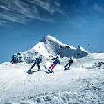 Kuenstleralm קפרון