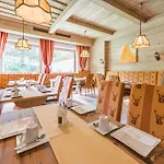 Hotell Kuenstleralm 3*