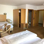 Kuenstleralm Szálloda 3*