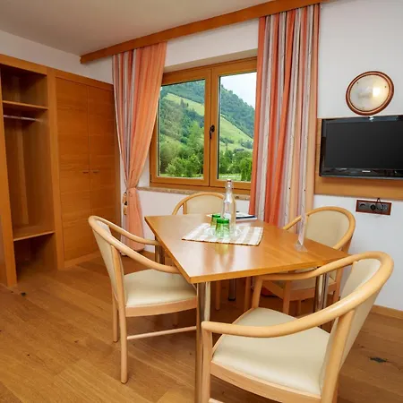 ホテル Kuenstleralm