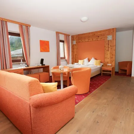 Kuenstleralm ホテル