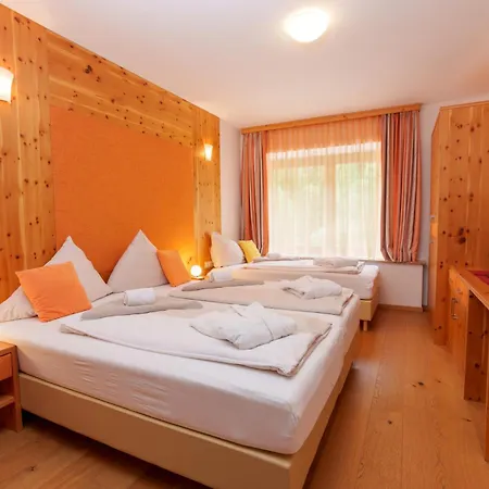 Hotel Kuenstleralm 3*