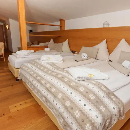 ホテル Kuenstleralm 3*