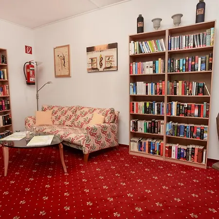 ホテル Kuenstleralm