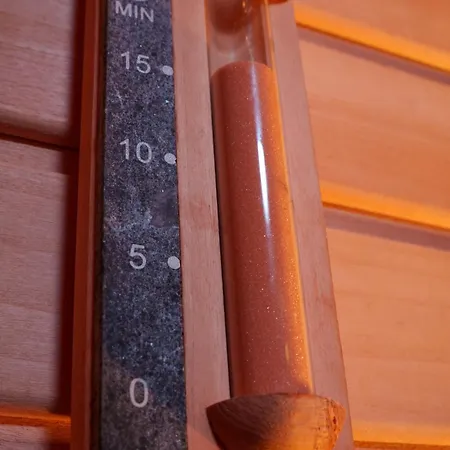 ホテル Kuenstleralm カプルーン