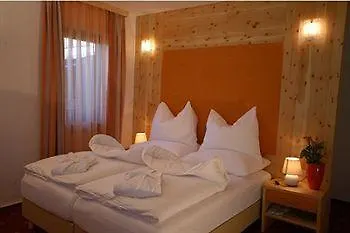 Kuenstleralm Hotel 3*