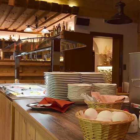 Kuenstleralm ホテル