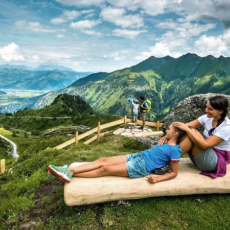 ホテル Kuenstleralm 3*