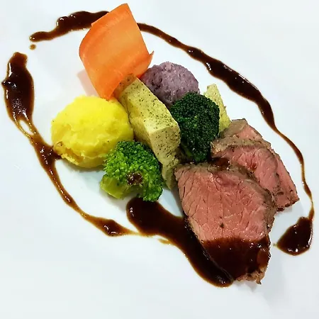 ホテル Kuenstleralm