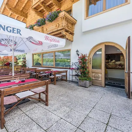 Kuenstleralm ホテル