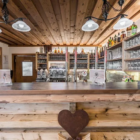 Kuenstleralm ホテル