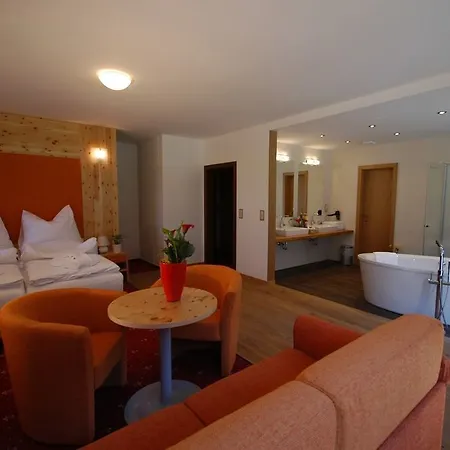 Hotel Kuenstleralm 3*