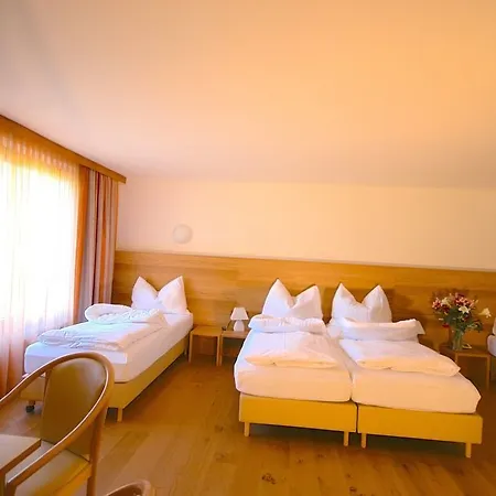 ホテル Kuenstleralm 3*