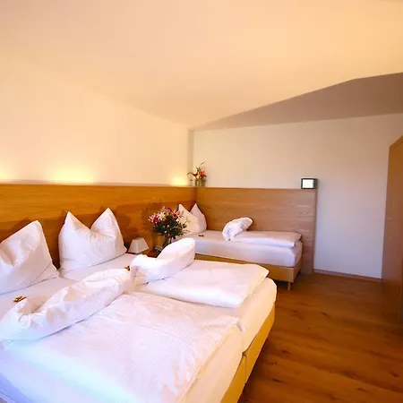 Kuenstleralm 3* カプルーン