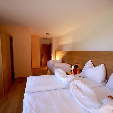 Hotel Kuenstleralm 3*