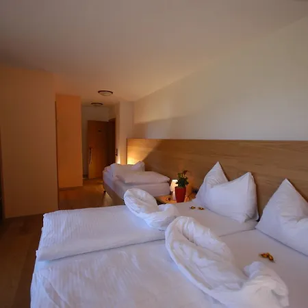 Hotel Kuenstleralm 3*