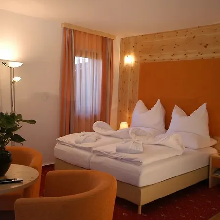 ホテル Kuenstleralm 3*