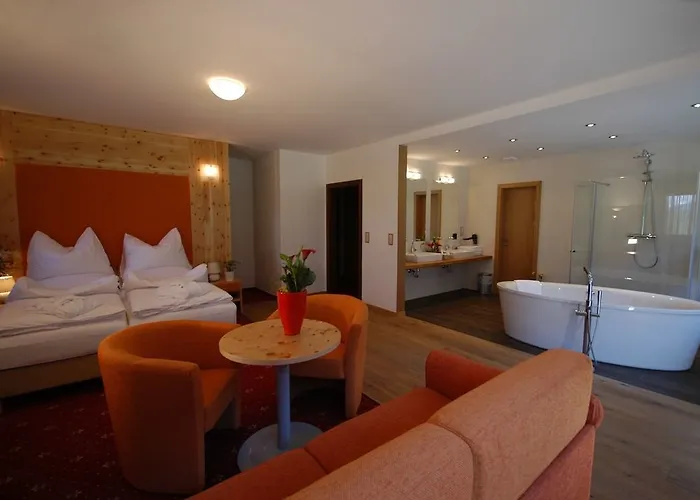 Hotel Kuenstleralm 3*